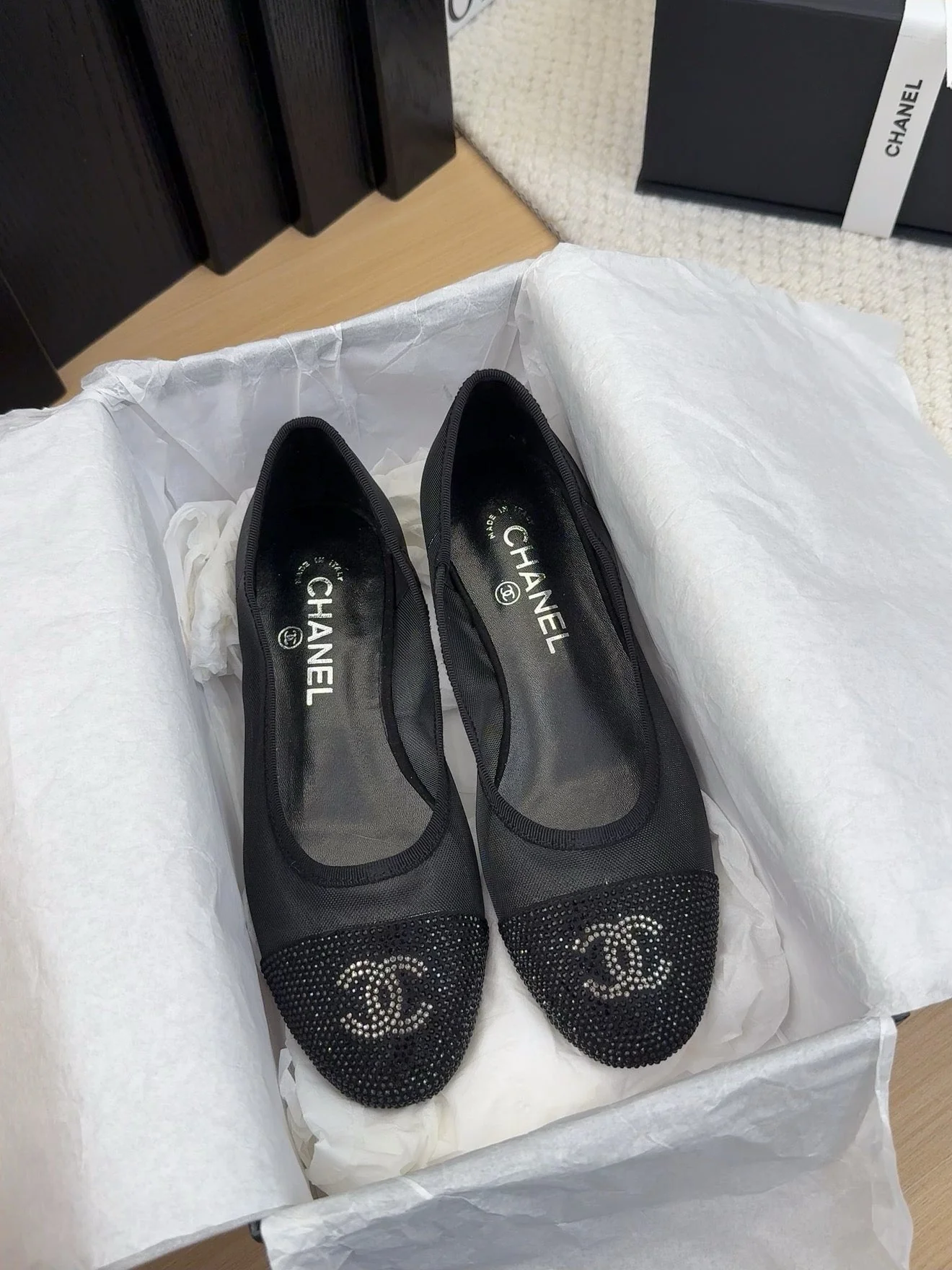 BALLET FLAT IN BLACK FABRIC AND MESH WITH CRYSTALS