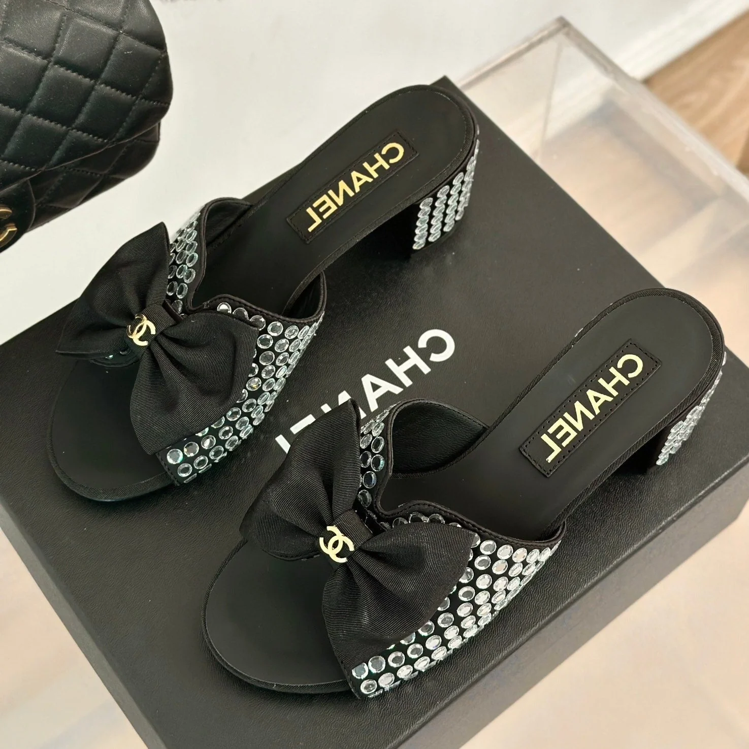 BLOCK HEEL MULE WITH WHITE RHINESTONES IN BLACK LAMBSKIN
