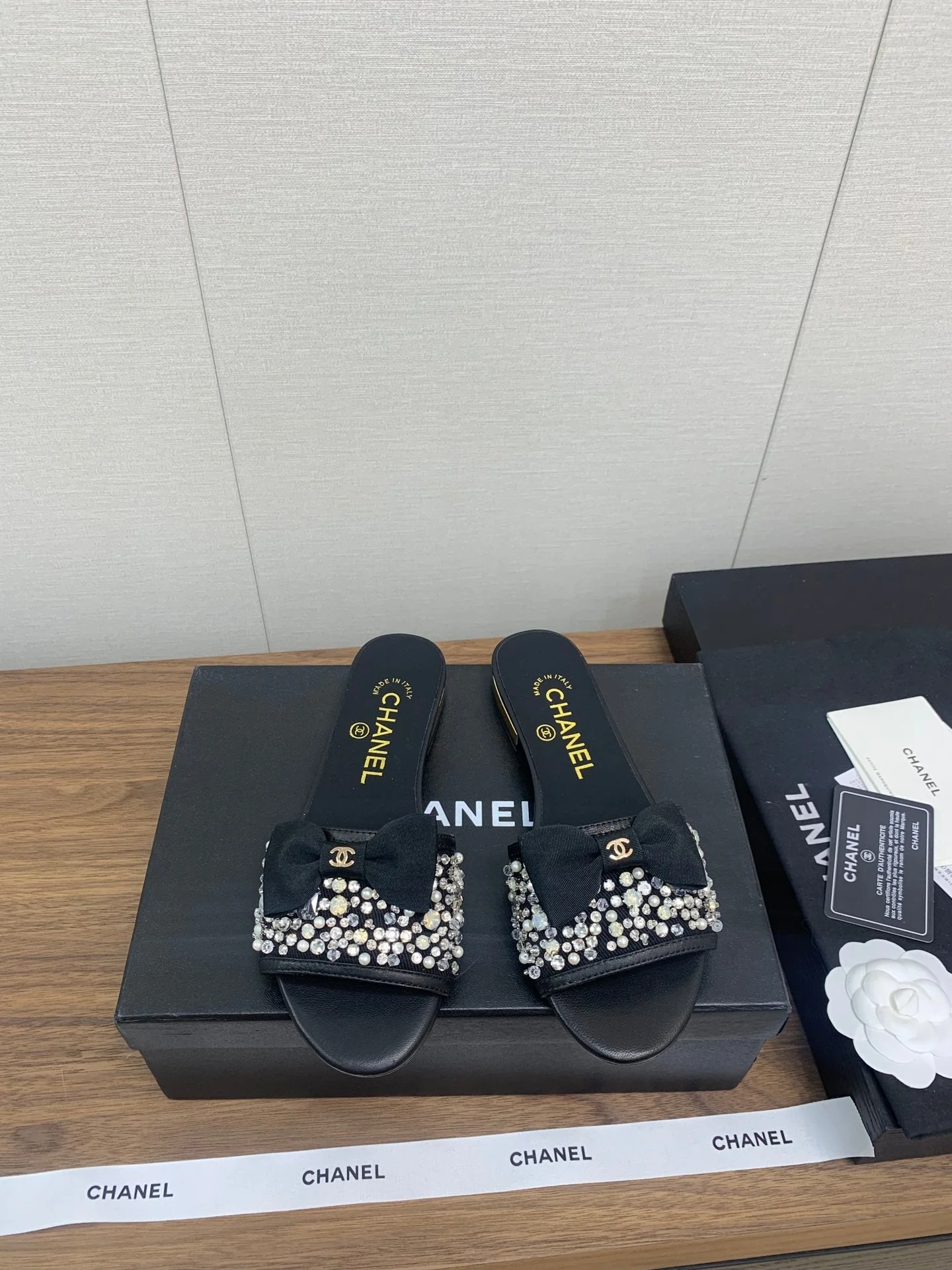 BOW SLIPPERS IN BLACK LAMBSKIN WITH RHINESTONES