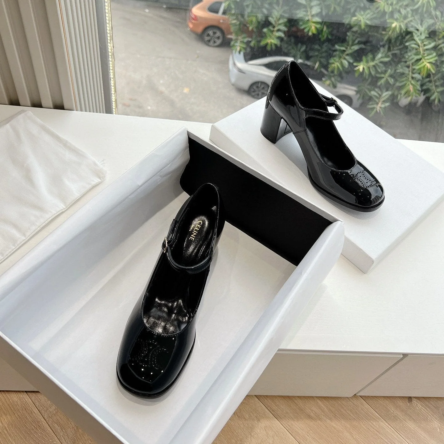 HIGH MARY JANE SHOES IN BLACK PATENT CALFSKIN