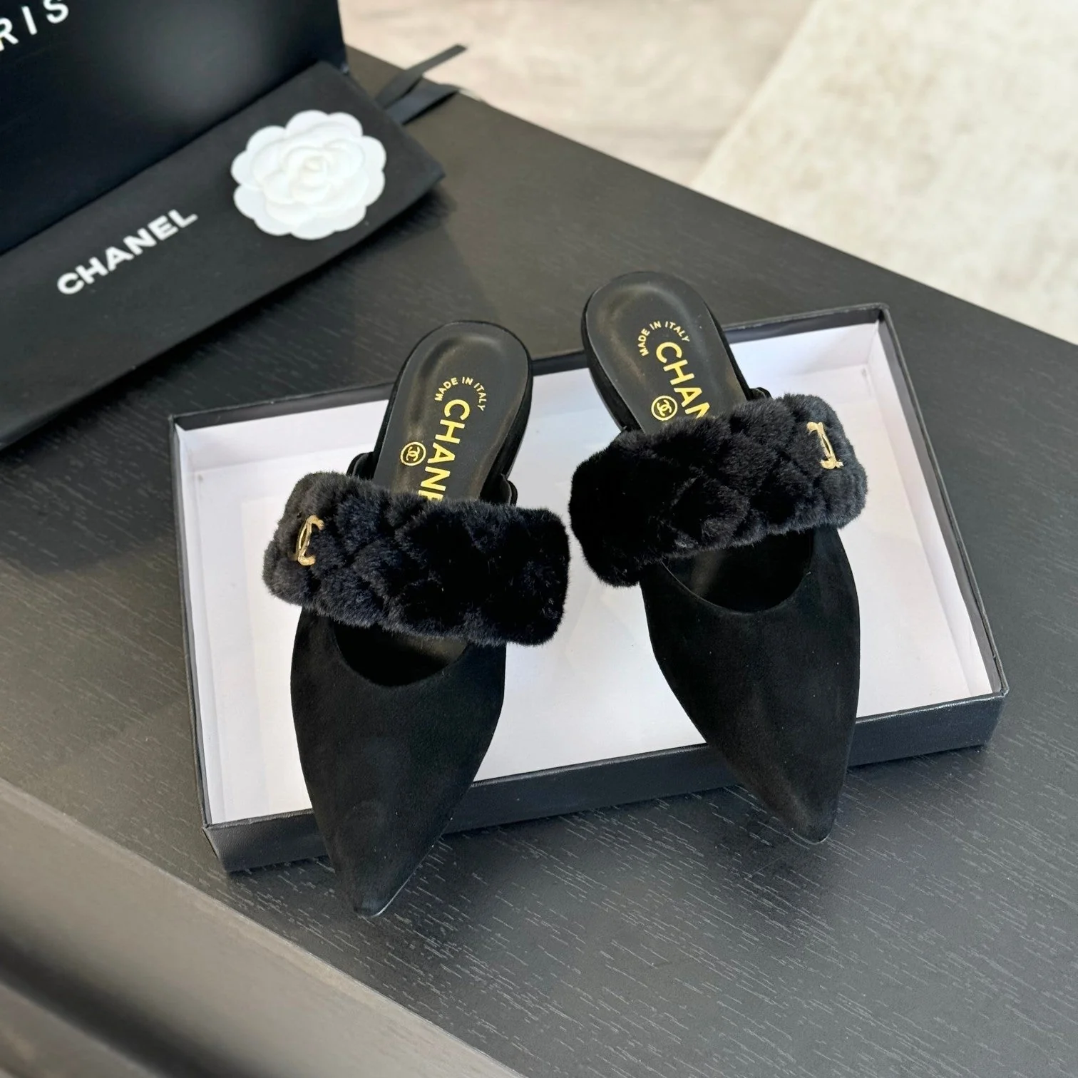 CC MULE IN BLACK SMOOTH FLEECE WITH GOLD HARDWARE