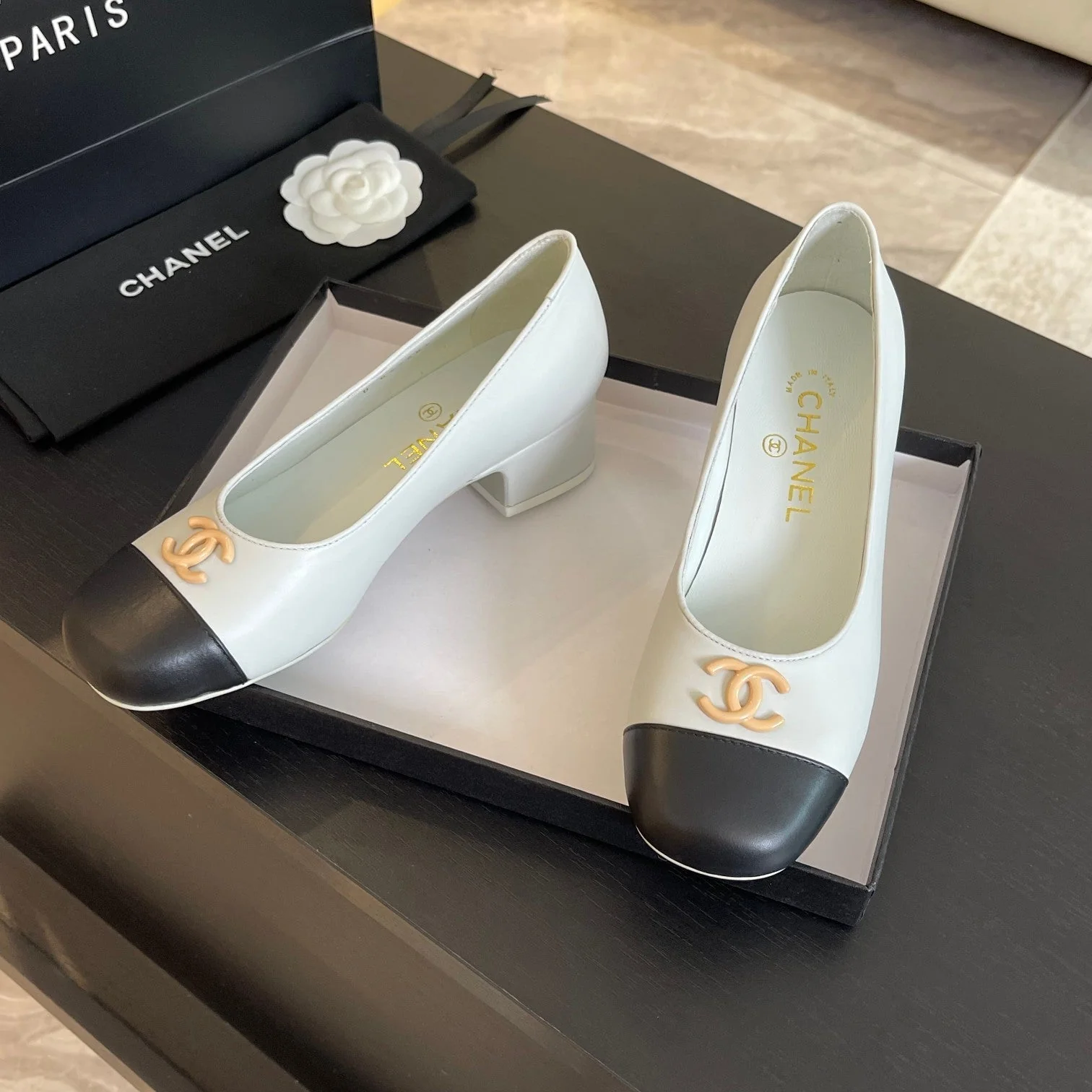 CC PUMP WHITE MIX BLACK CALFSKIN