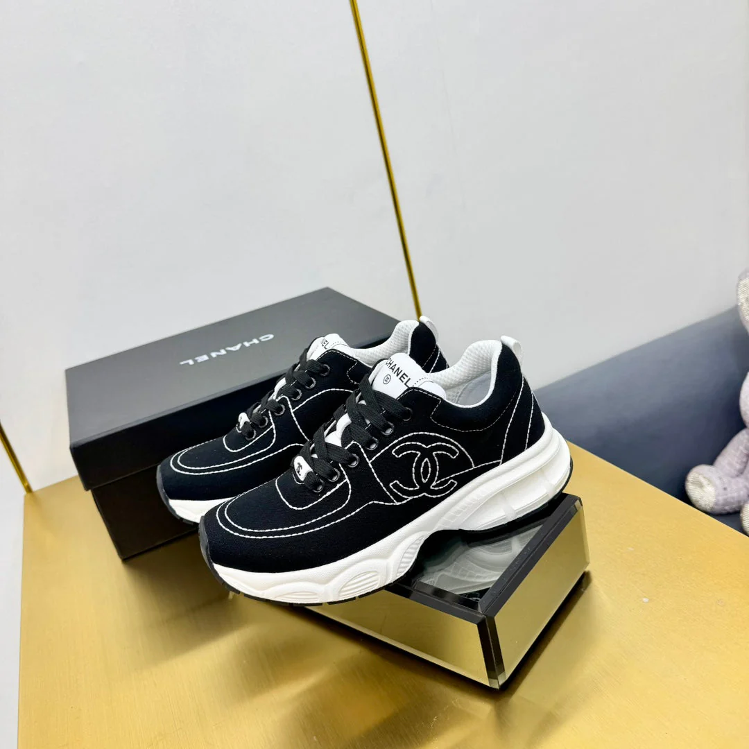SNEAKER IN BLACK MIX WHITE BREATHABLE FABRIC