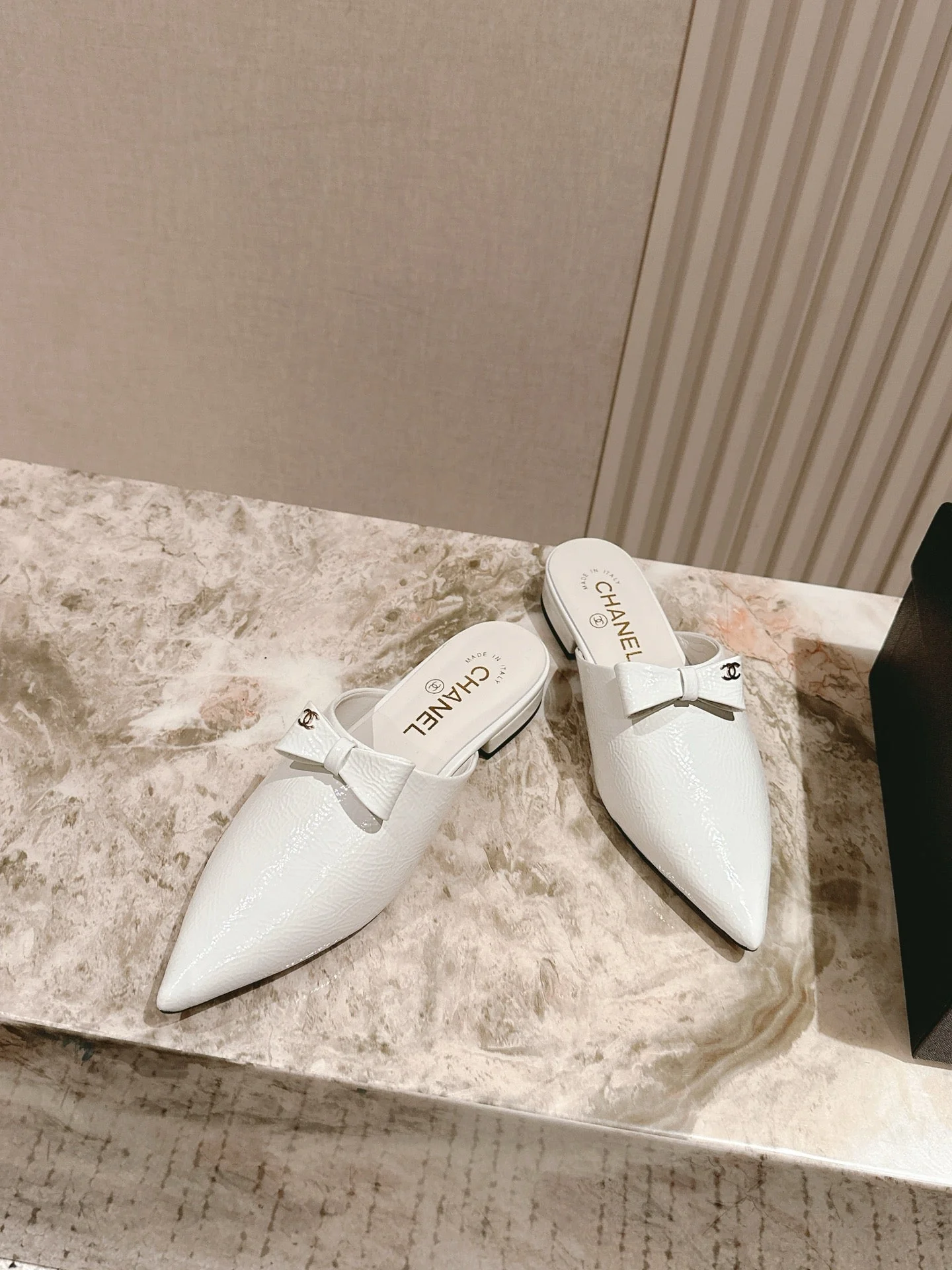 CC FLAT MULES 25S IN WHITE PATENT LEATHER