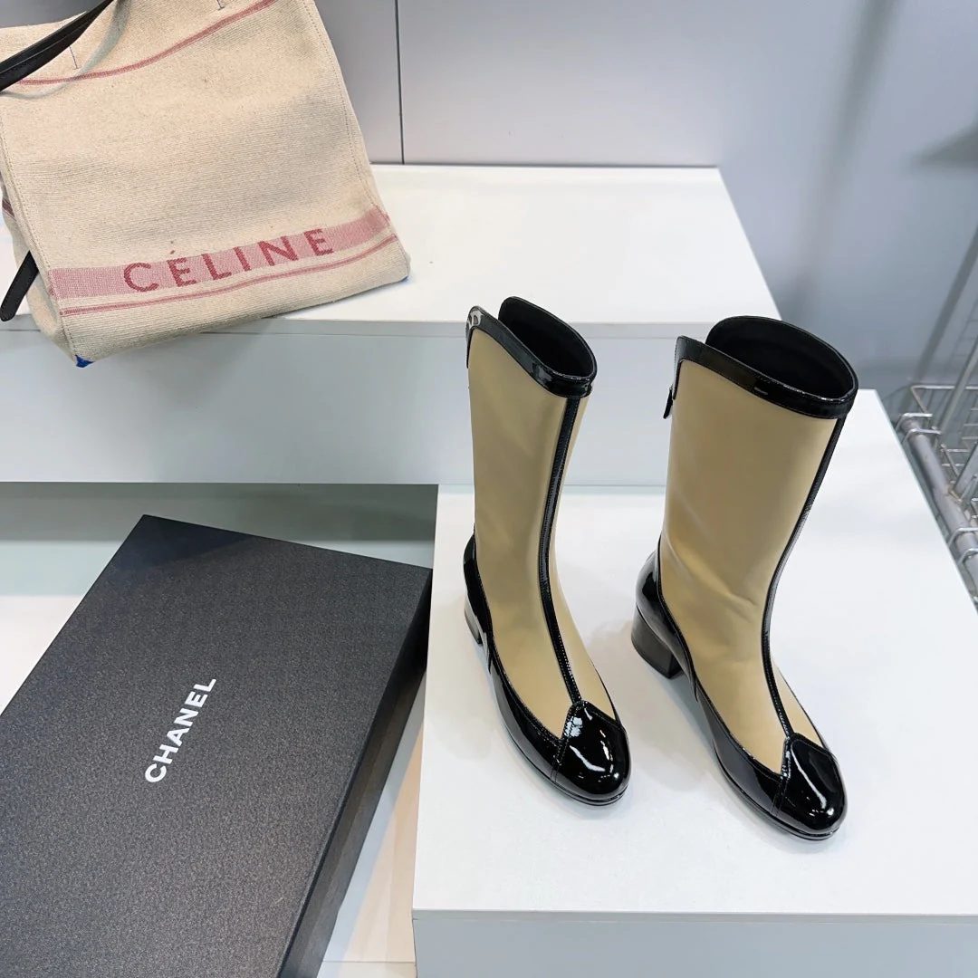 CHANEL SHORT BOOTS 25S 45 MM IN BEIGE AND BLACK LAMBSKIN