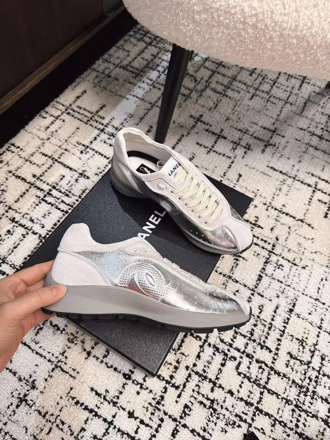 CLASSIC SNEAKERS IN SILVER SHEEPSKIN