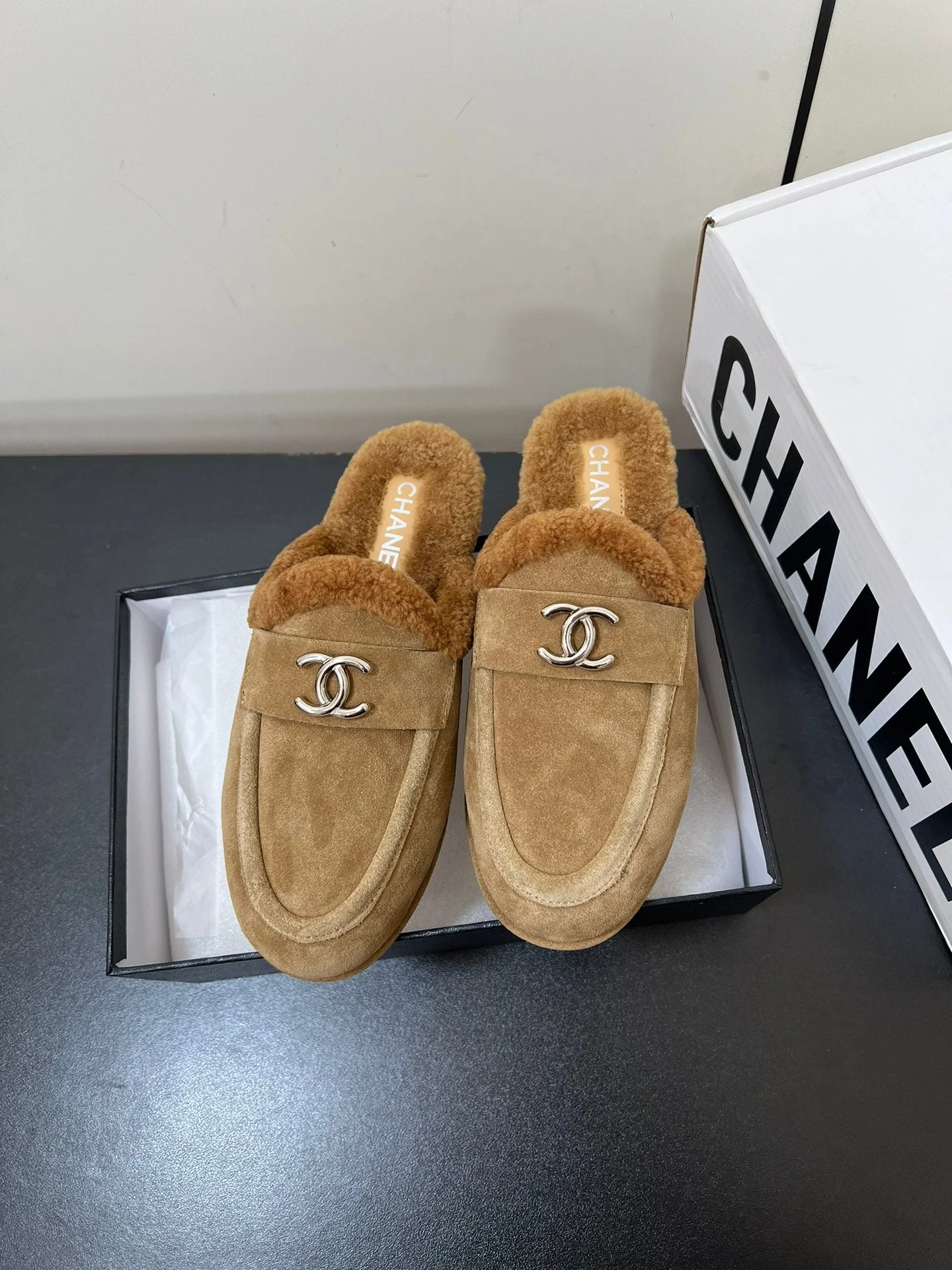 LOAFERS MULE IN PEANUT BROWN SUEDE AND FLEECE LINING