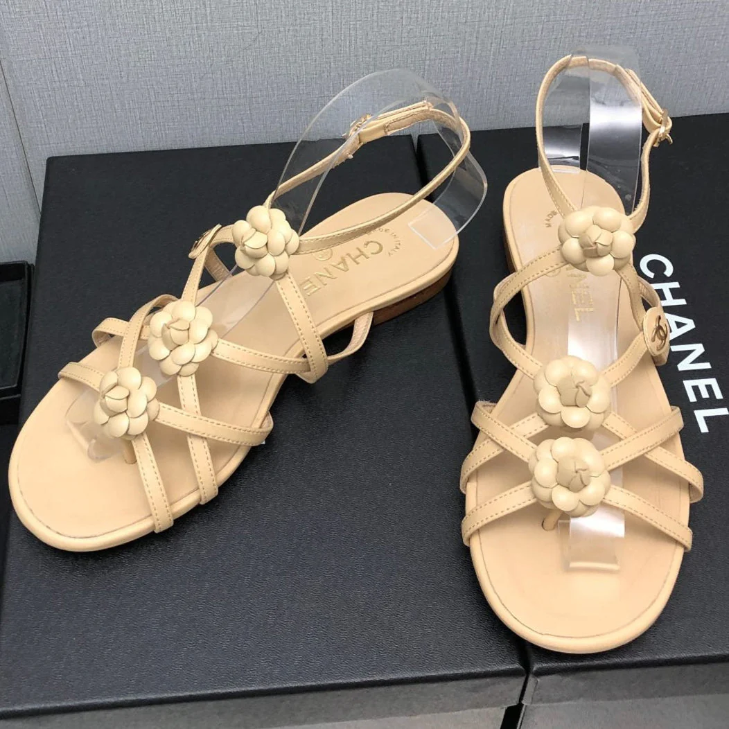 FLORAL FLAT SANDAL IN SAND YELLOW LAMBSKIN