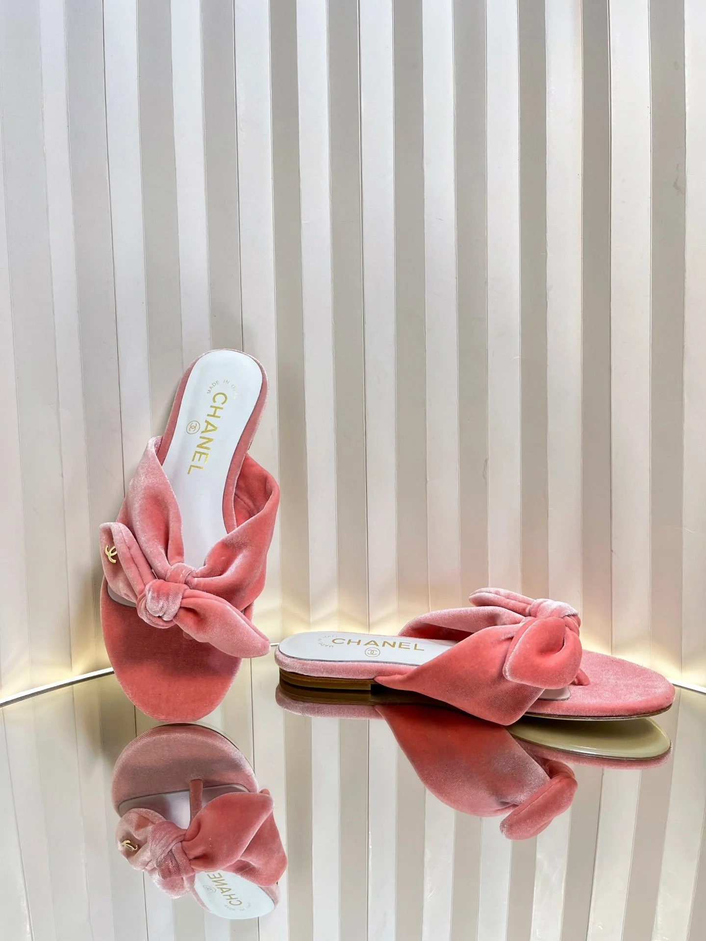 LACE SANDALS IN BRIGHT PINK VELVET