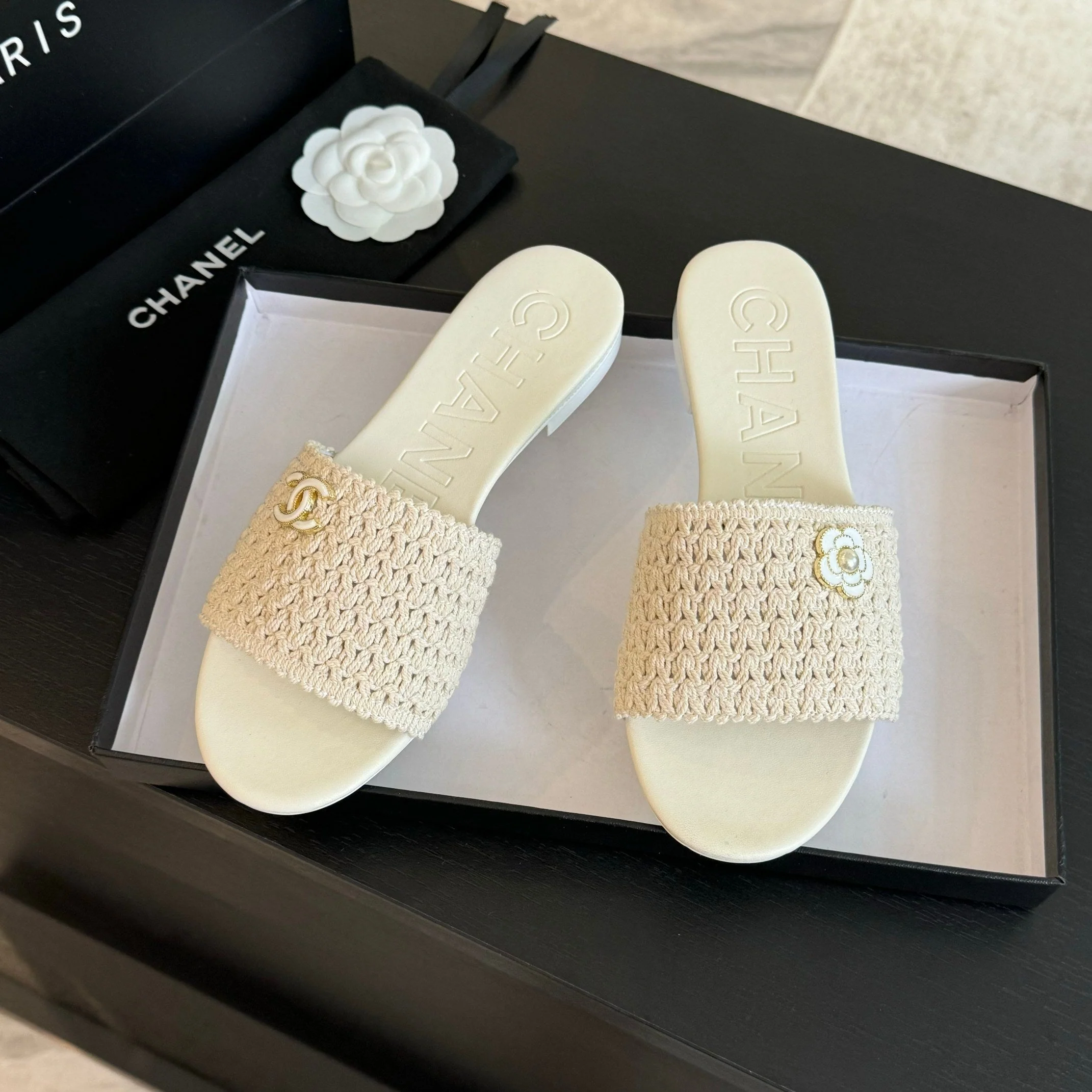 CC WHITE WOVEN FLAT SLIPPERS
