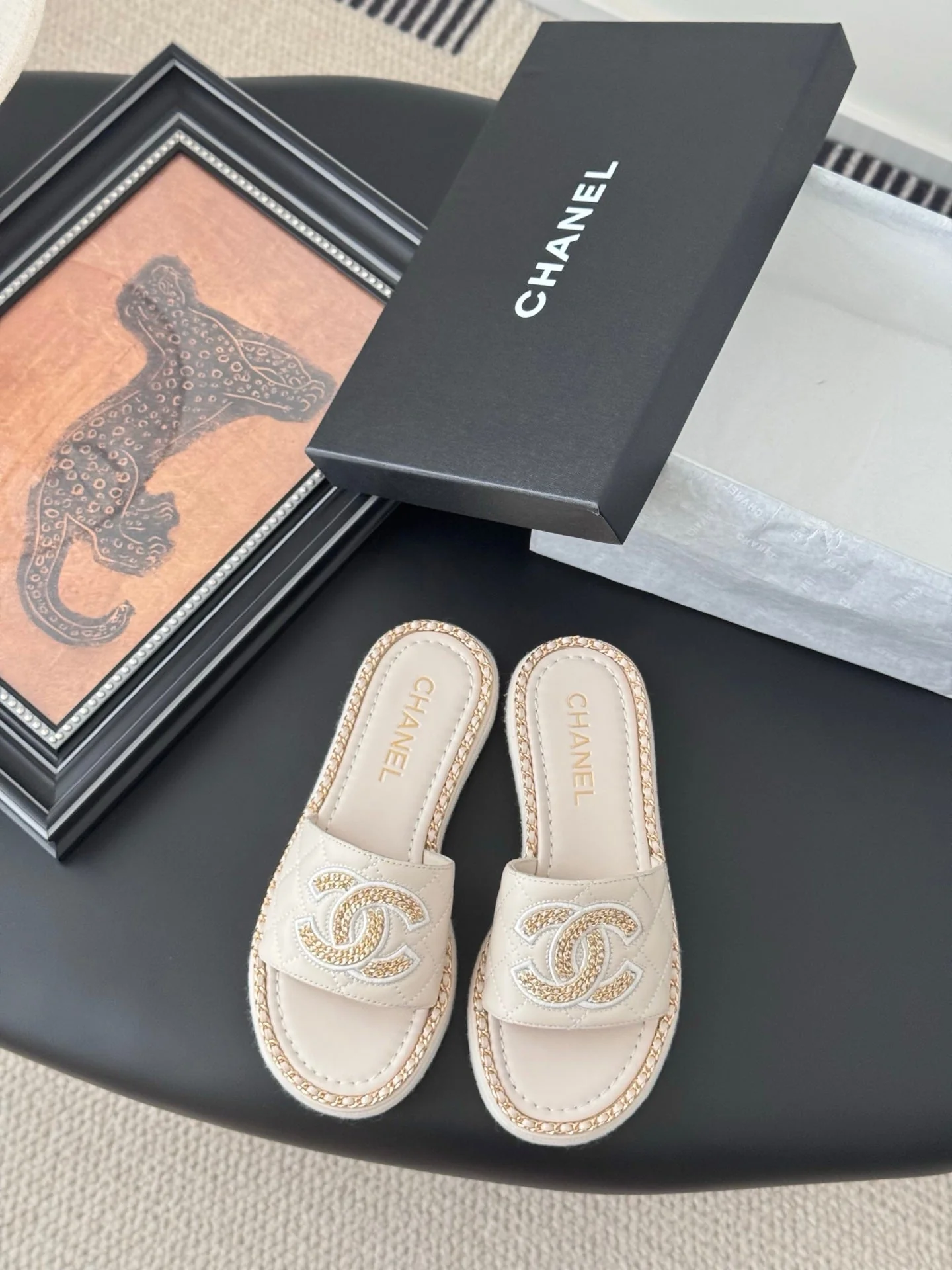SLIPPER IN LIGHT BEIGE CALFSKIN MIX CHAIN BASE