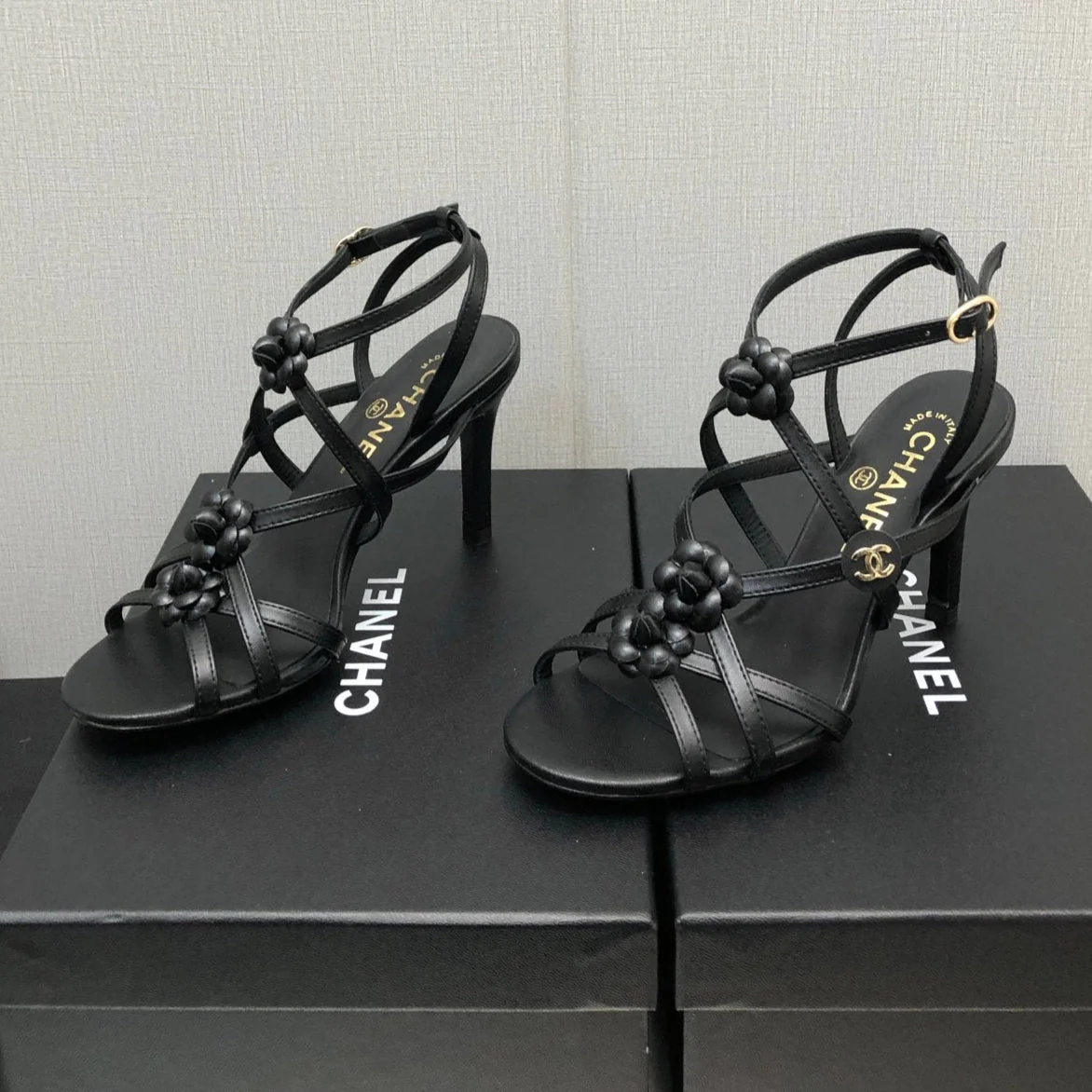 FLORAL HIGH HEEL SANDAL IN BLACK LAMBSKIN