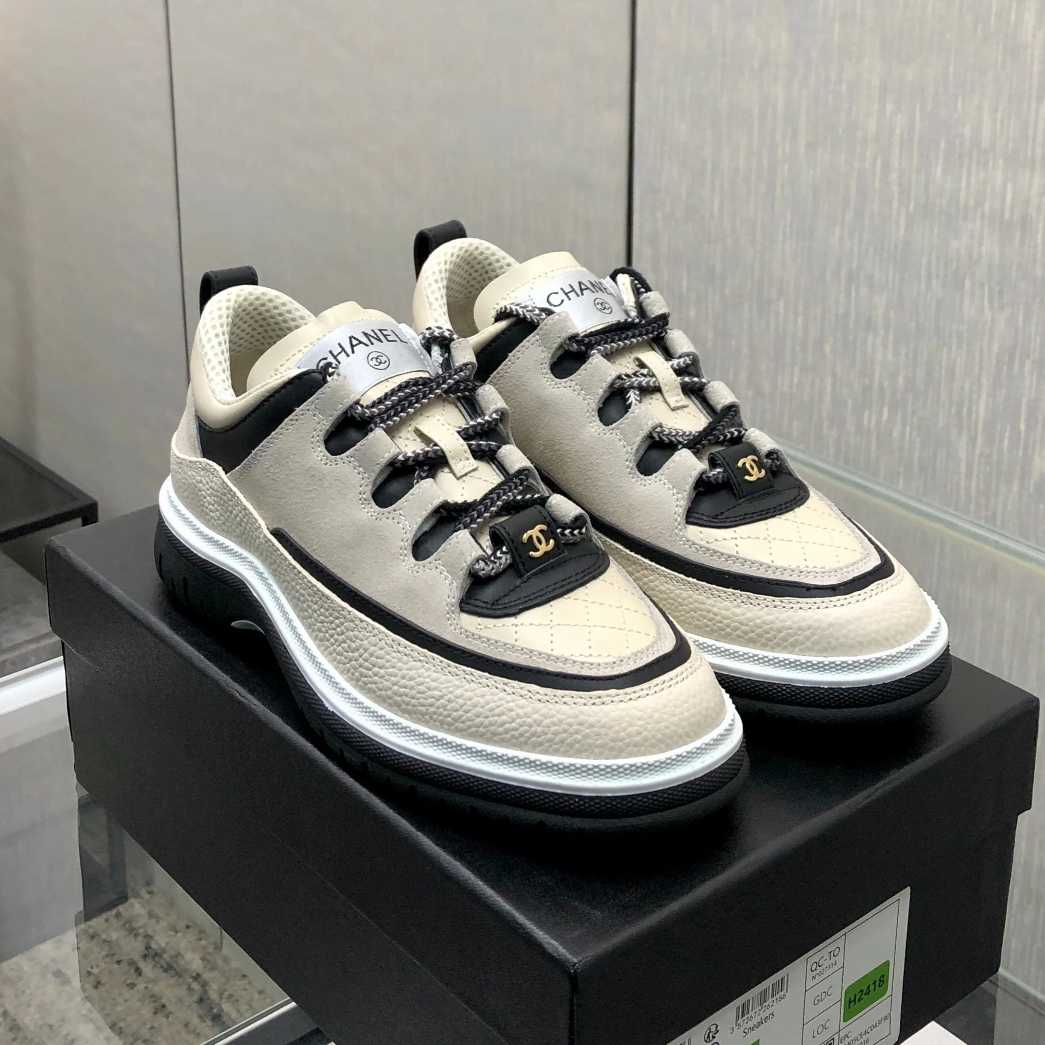 LOW TOP CASUAL SHOES IN BISQUE BEIGE LAMBSKIN AND SUEDE