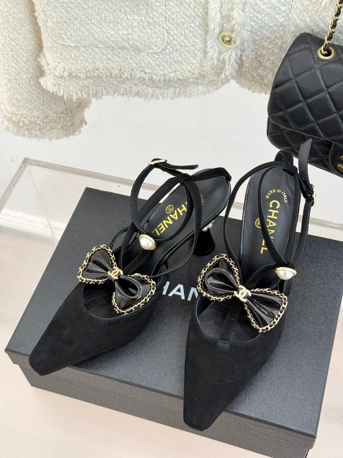 CHAIN BOW HIGH HEEL 8 CM SLINGBACKS IN BLACK SUEDE