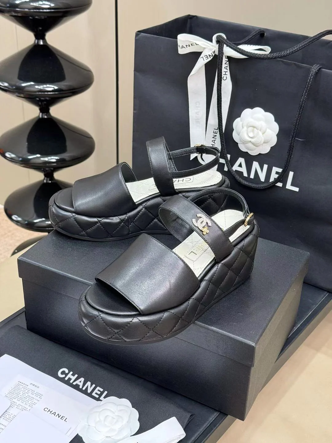 CC HIGH WEDGE SANDALS IN BLACK LAMBSKIN