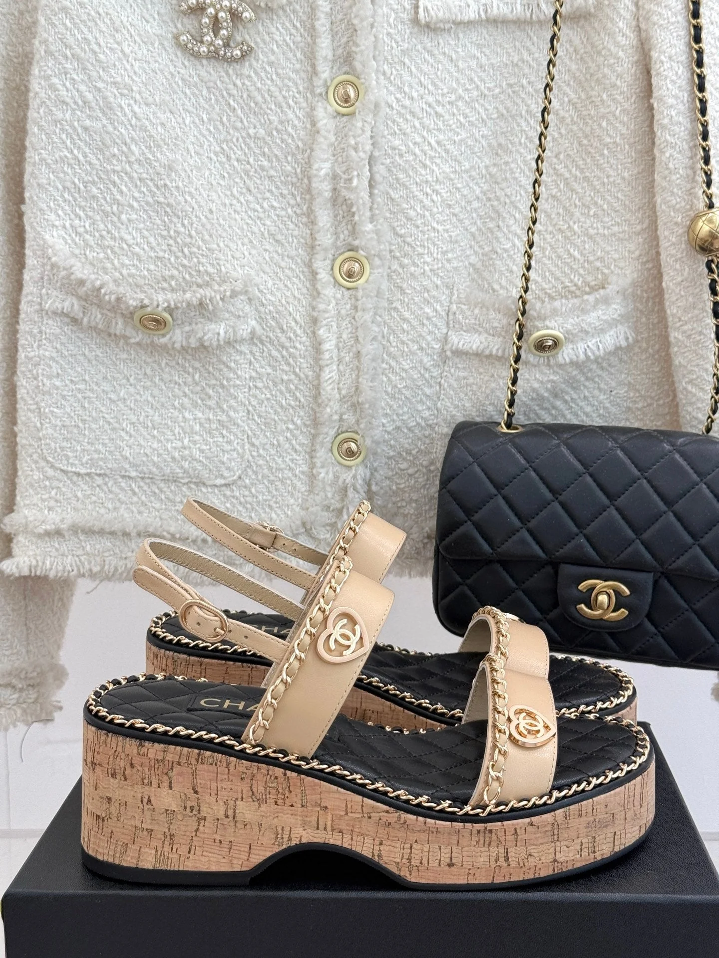 THICK-SOLED CHAIN HEART SANDAL IN BISQUE BEIGE LAMBSKIN