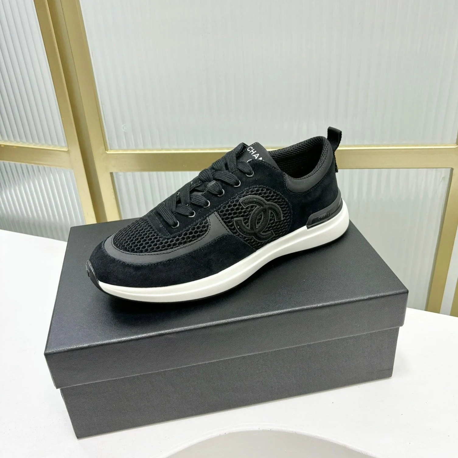SNEAKER IN BLACK SUEDE AND BREATHABLE MESH