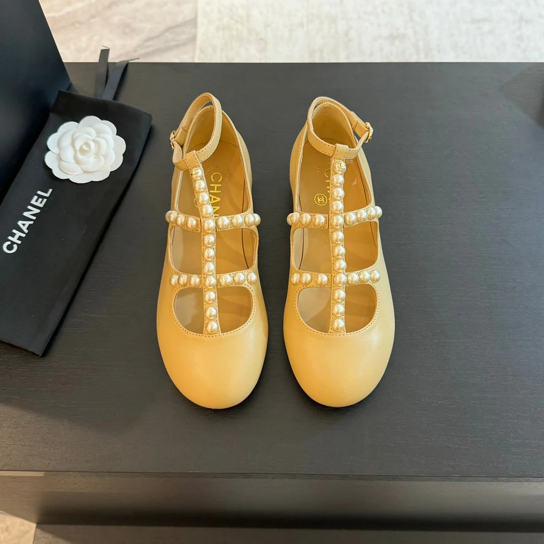 MARY JANES SHOES LIGHT YELLOW GOATSKIN WITH FAUX PEARL