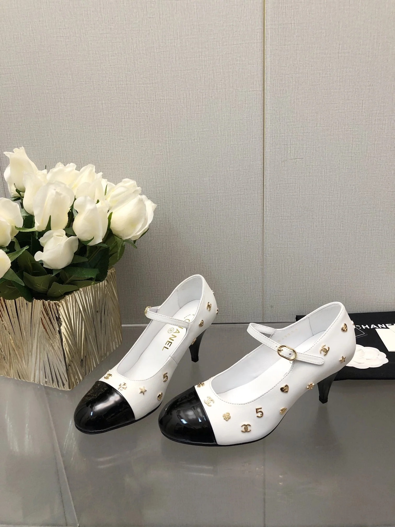MARY JANE WHITE MIX BLACK LAMBSKIN ATTACH METAL