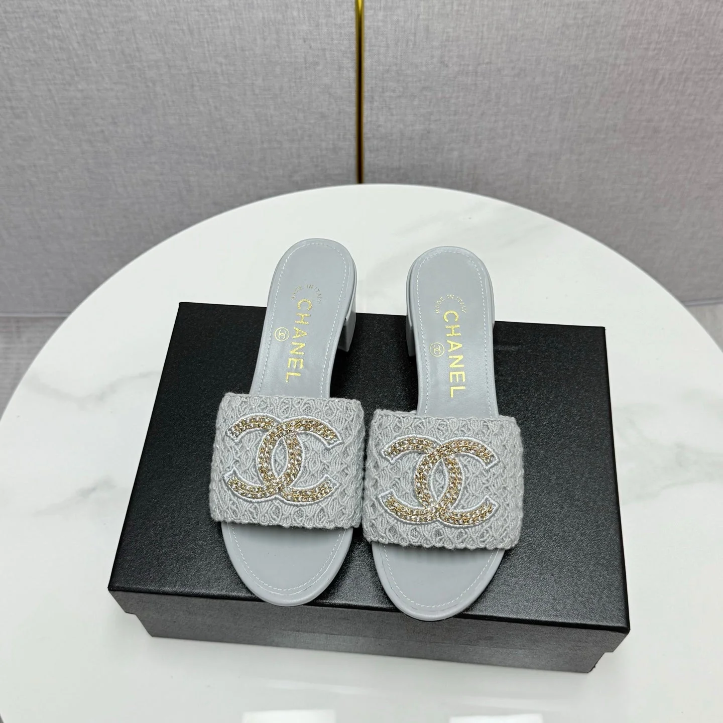 CC HIGH HEEL 25S INDUSTY BLUE GREY FABRIC AND CALFSKIN WITH LOGO