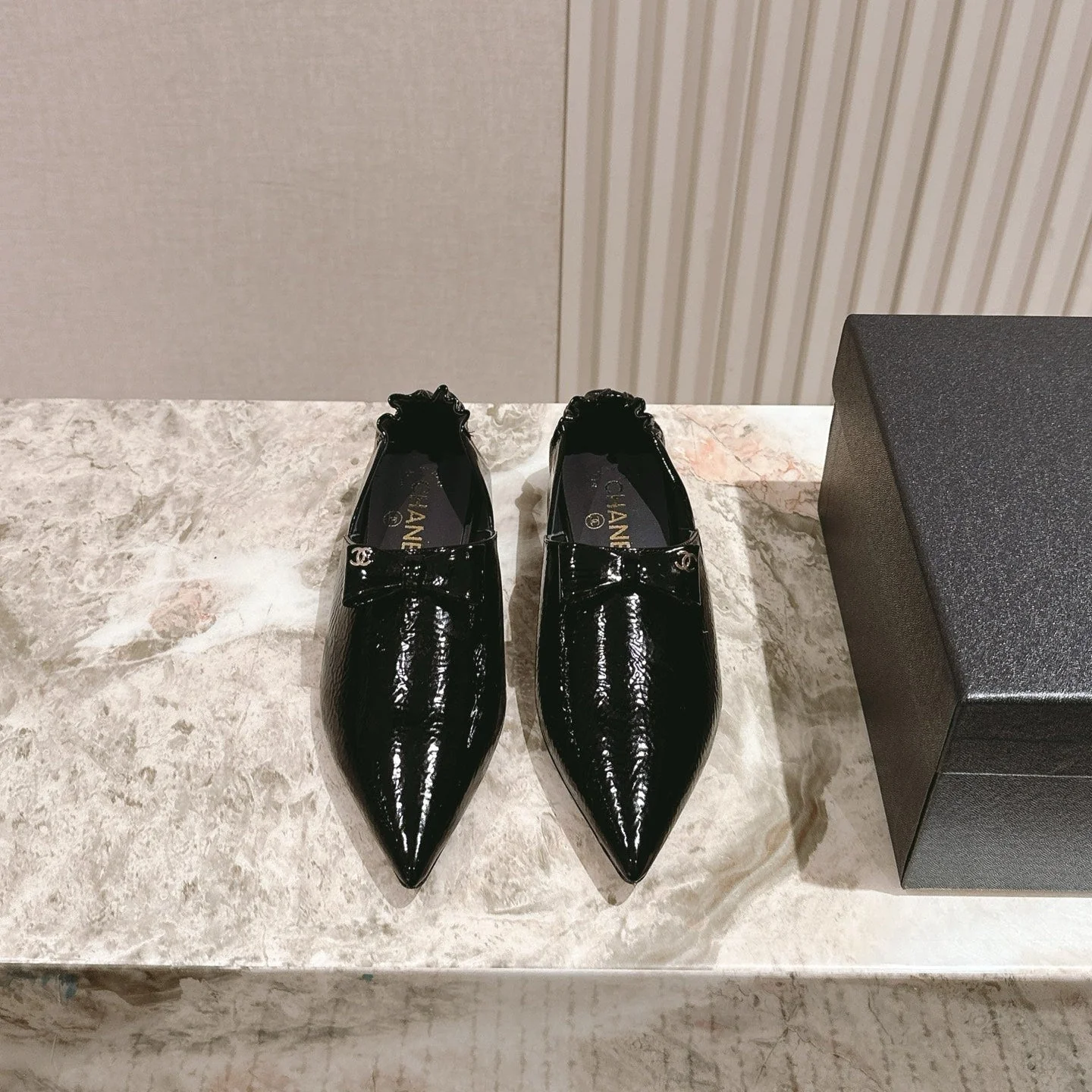 CC FLATS 25S IN BLACK PATENT LEATHER
