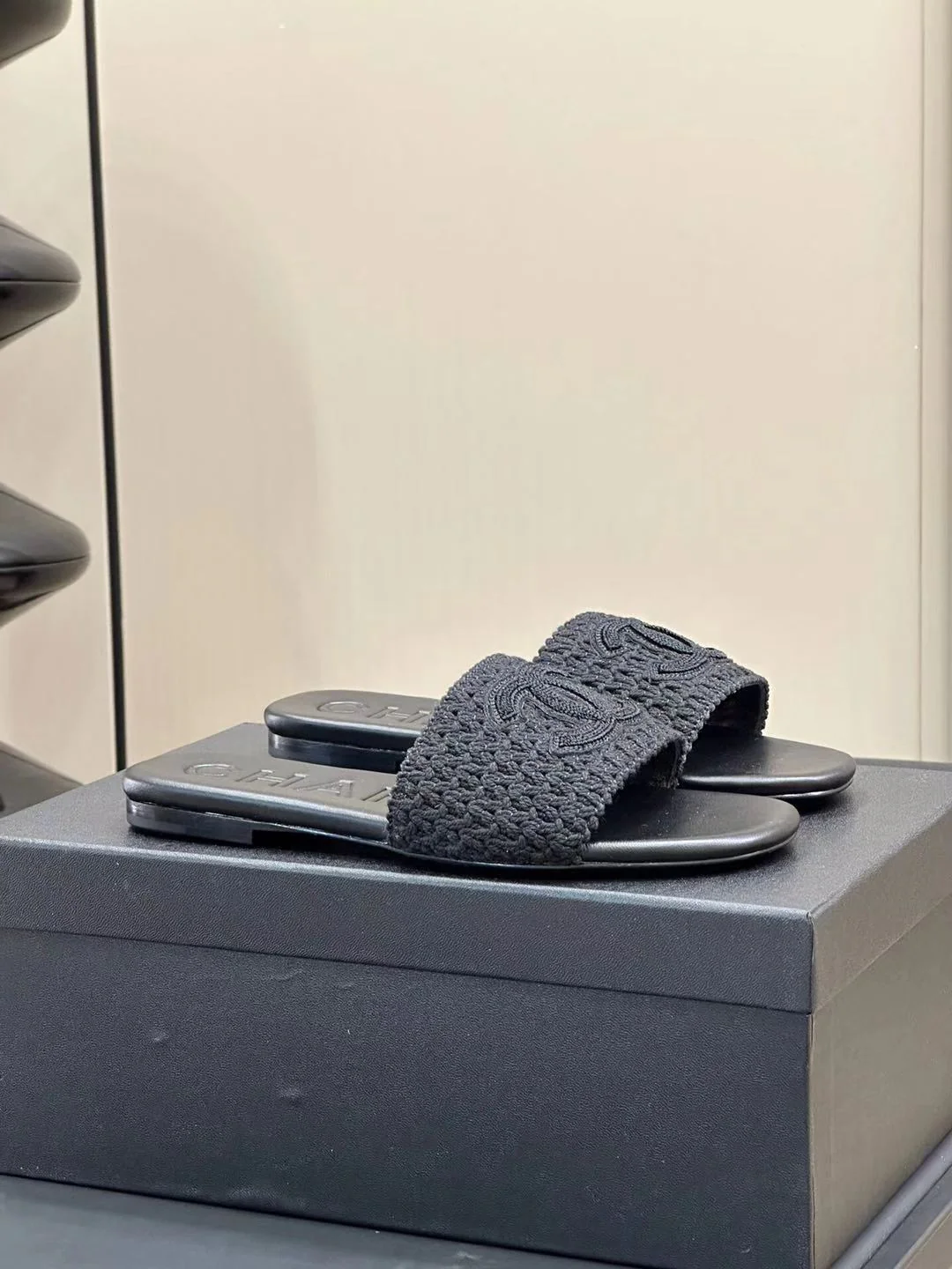 CC WOVEN SLIPPERS BLACK COWHIDE SOLE