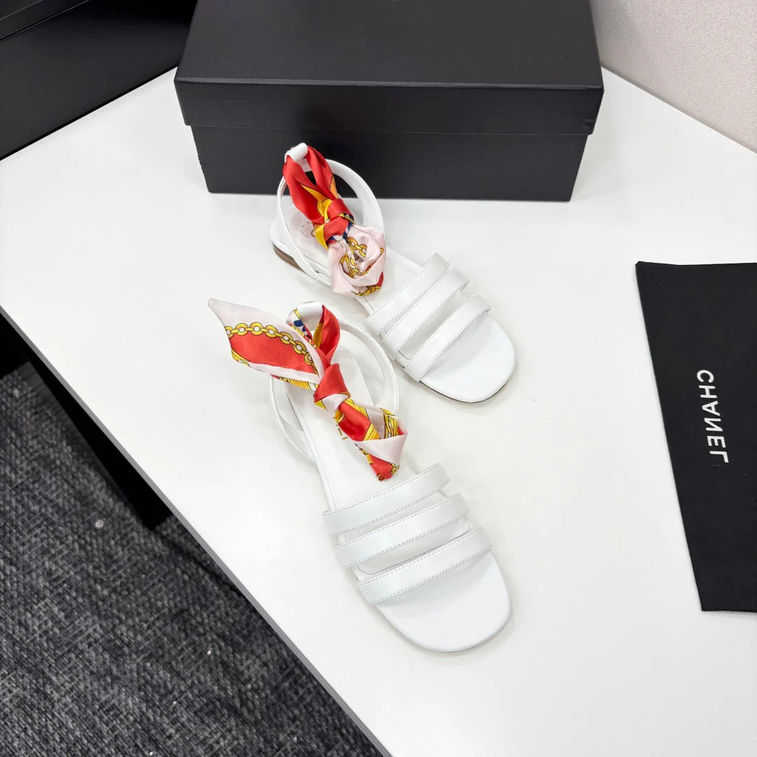 CC SANDAL 25S IN WHITE LAMBSKIN WITH SILK BOW