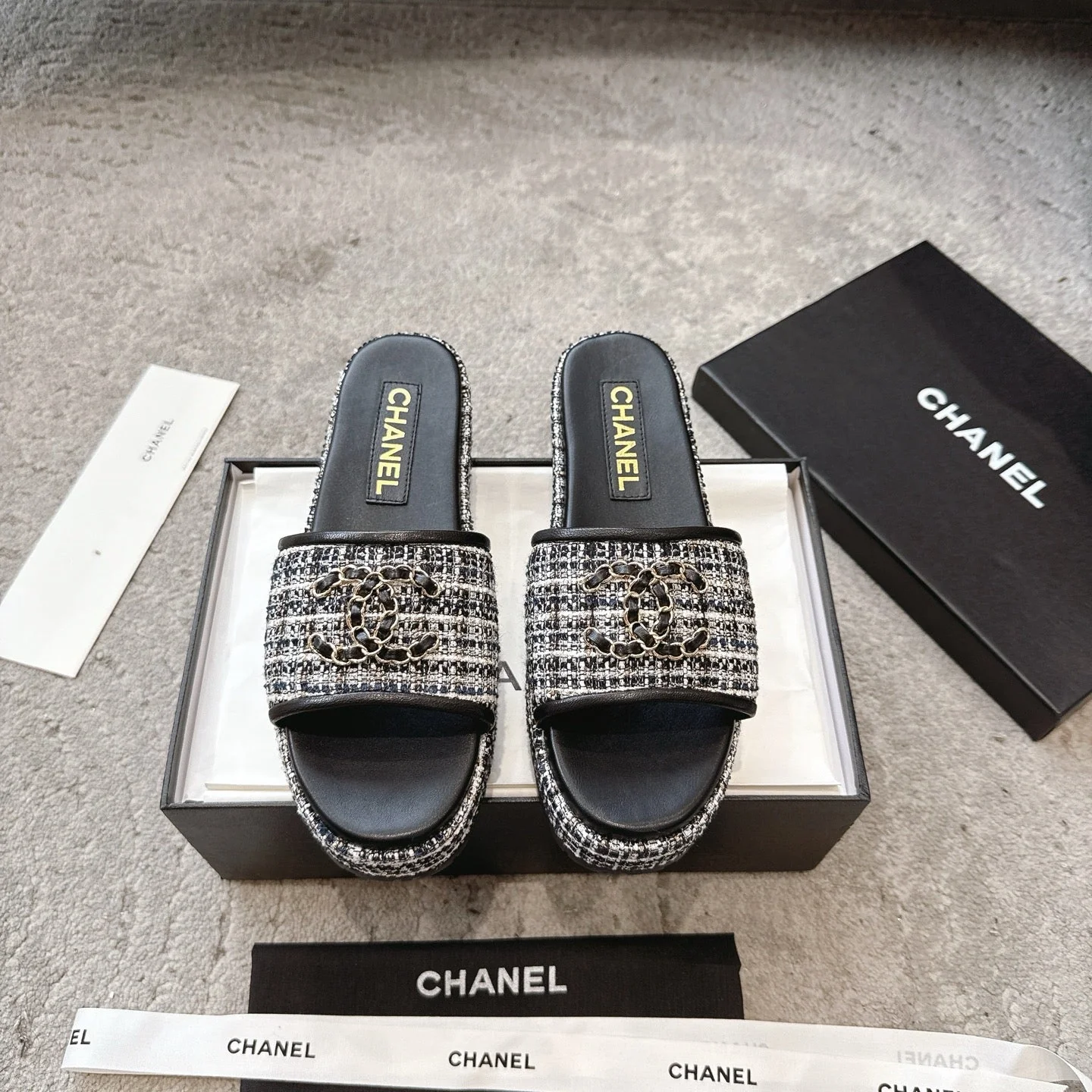 PLASTFORM HEELS IN BLACK TWEED AND CALFSKIN