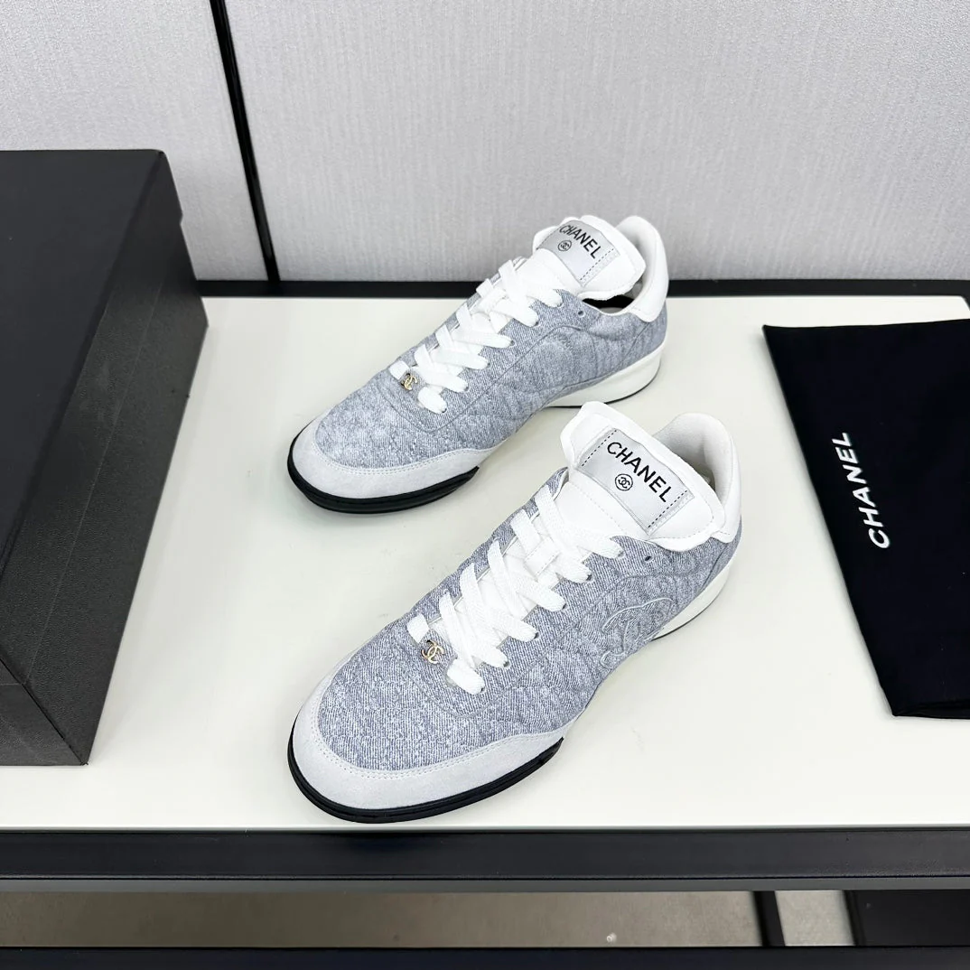 SPORTS SHOES IN GREY FABRIC