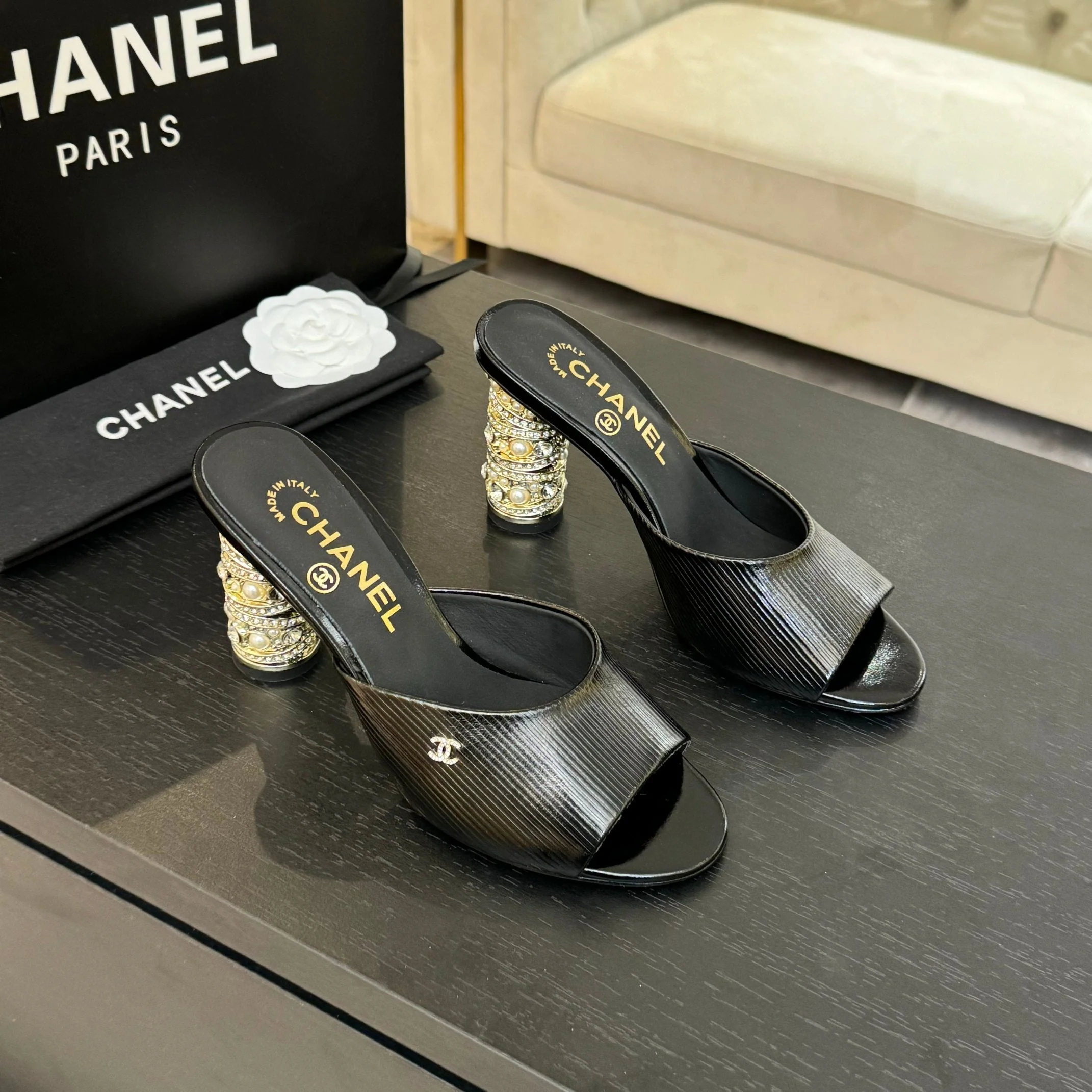 T-STRAP PEARL HEEL 85 MM SANDALS IN BLACK LAMBSKIN MULE