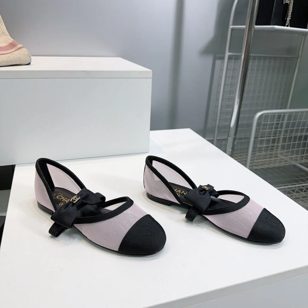 CHANEL FLAT MARY JANE SHOES 25S IN WHITE MIX BLACK MESH FABRIC EMBOSSED LOGO WITH BOW