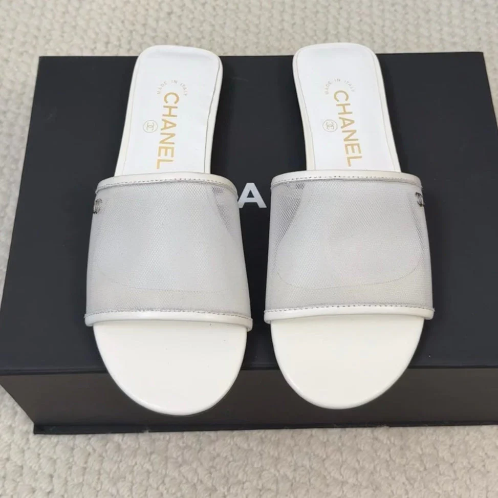 FLAT SLIDE IN WHITE MESH AND SUEDE
