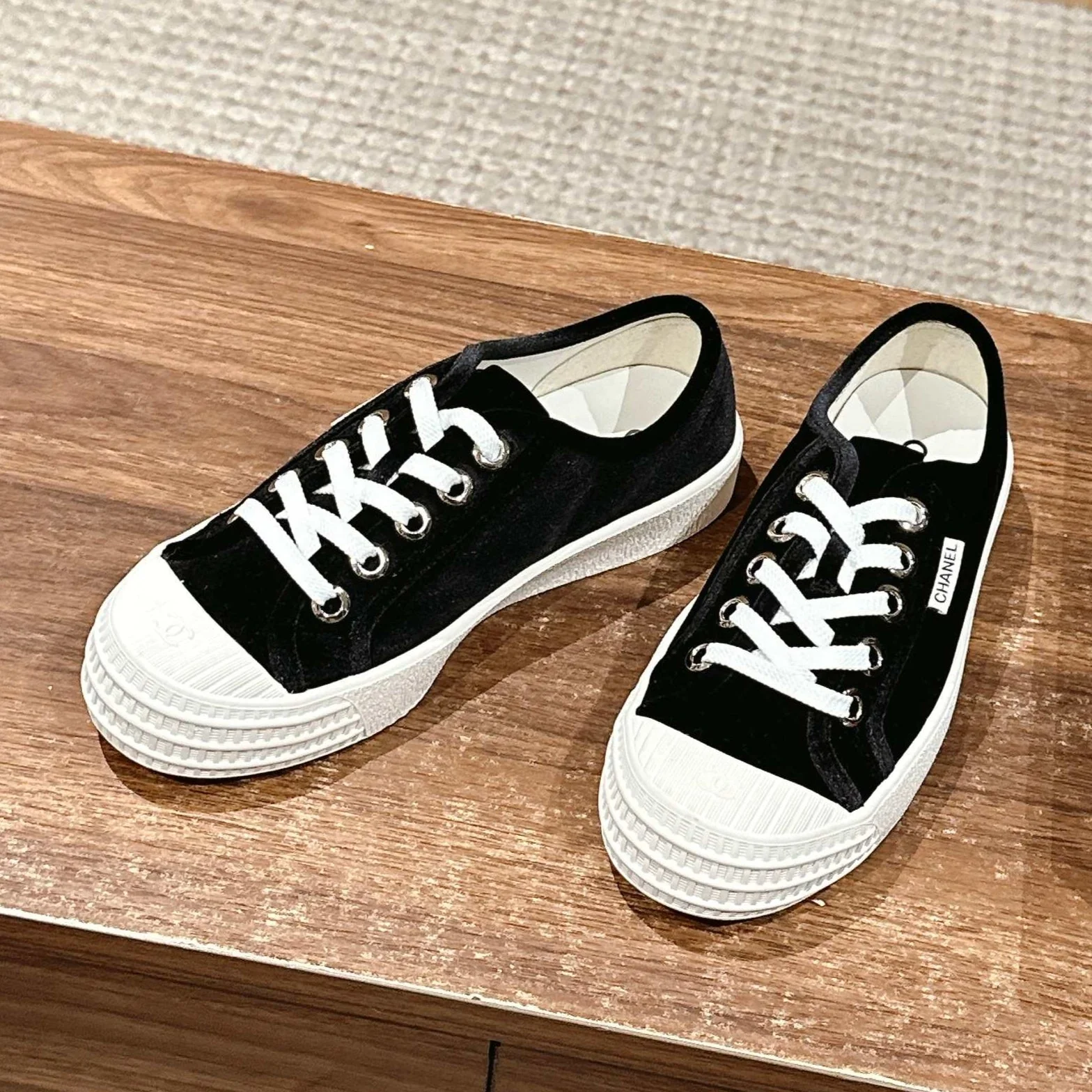 CONVERSE SNEAKER IN BLACK VELVET