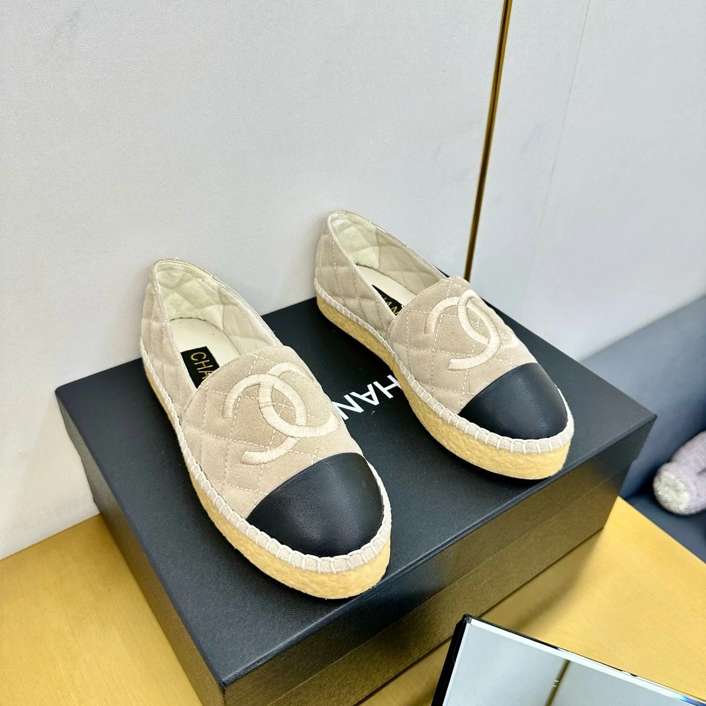 CC ESPADRILLES PLATFORM 25S IN LIGHT BEIGE SUEDE MIX BLACK CALFSKIN