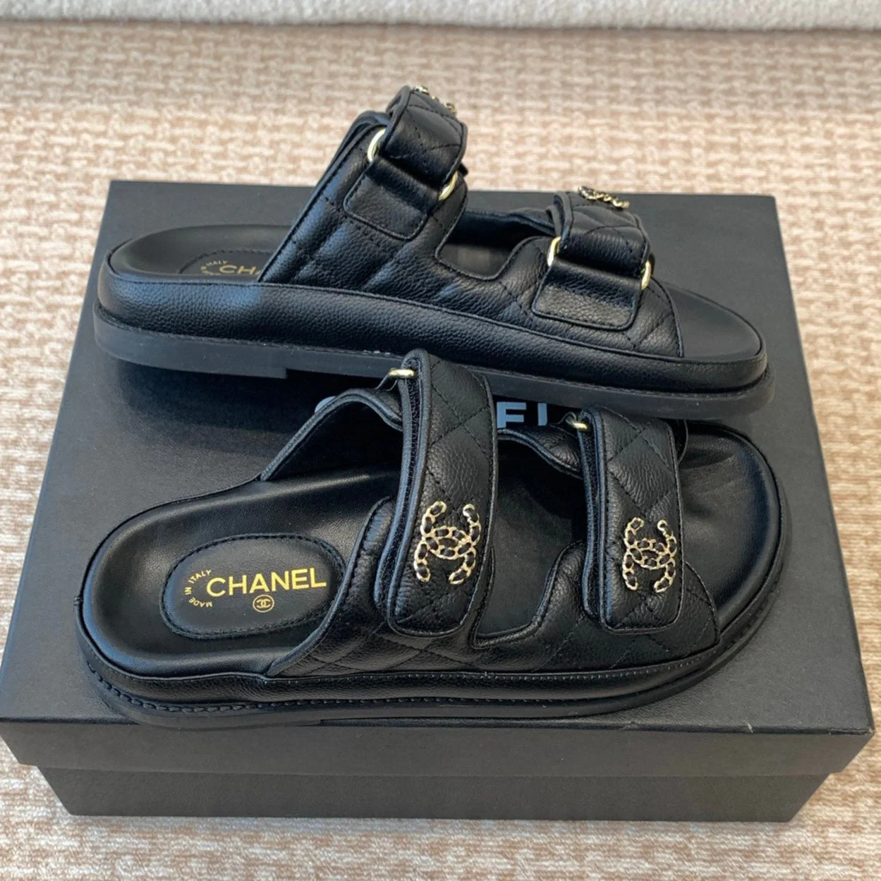 DAD SANDAL IN BLACK SHEEPSKIN MULE
