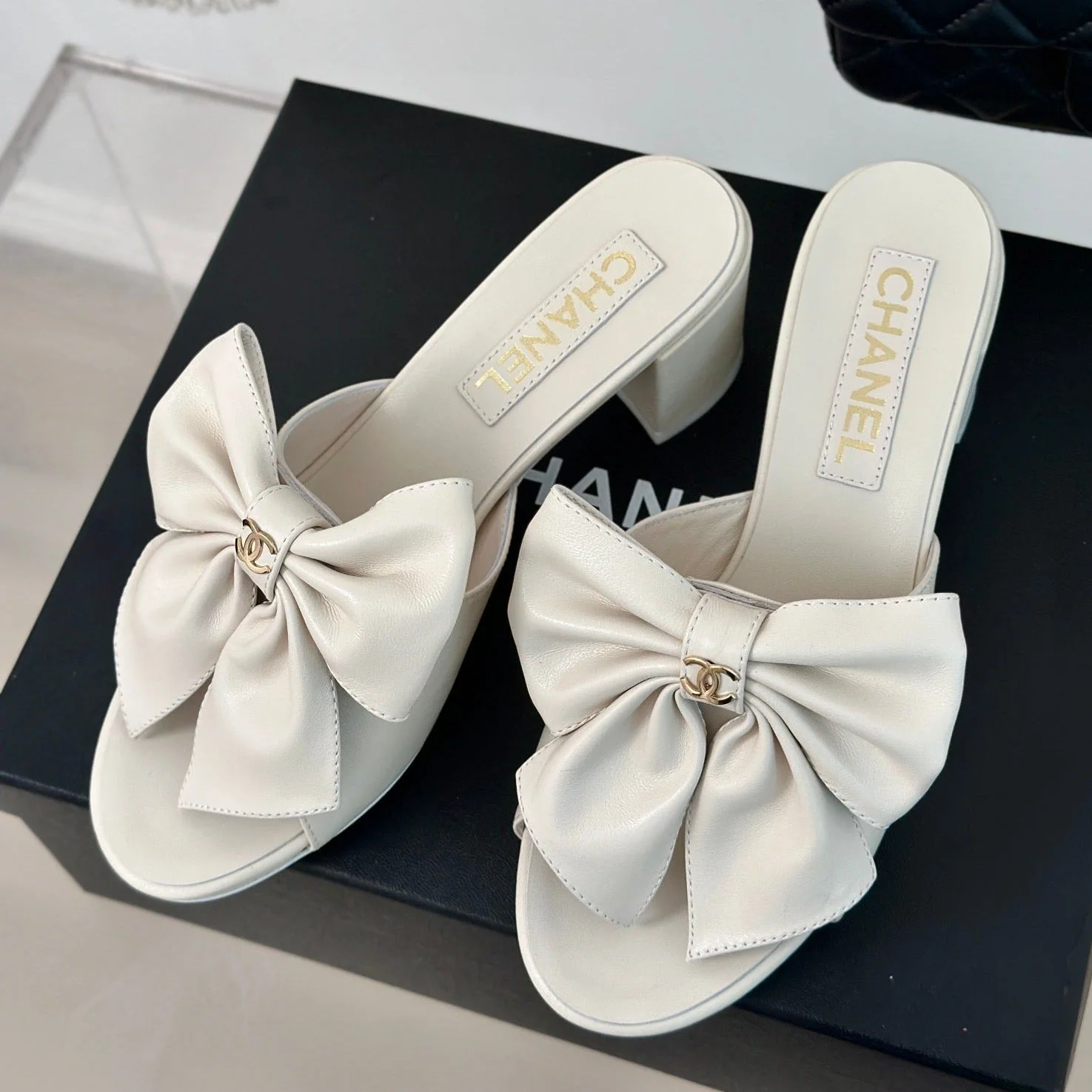 Double CC Big Bow High Heels Sheepskin White