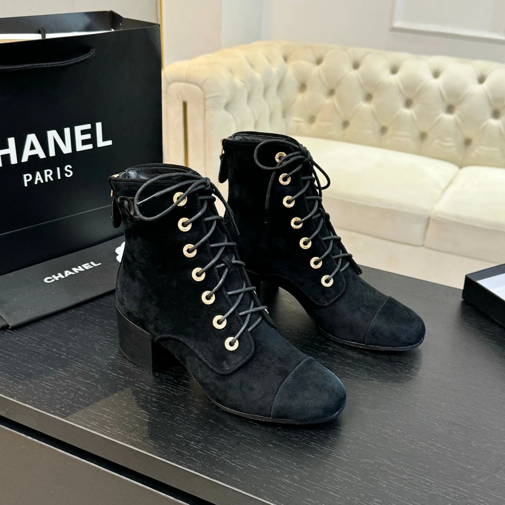 CC LACE-UP SHORT BOOTS IN BLACK SUEDE