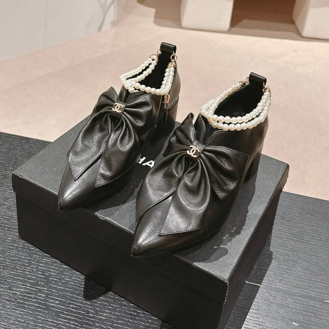SHORT BOOTS IN BLACK SHEEPSKIN WITH BOW