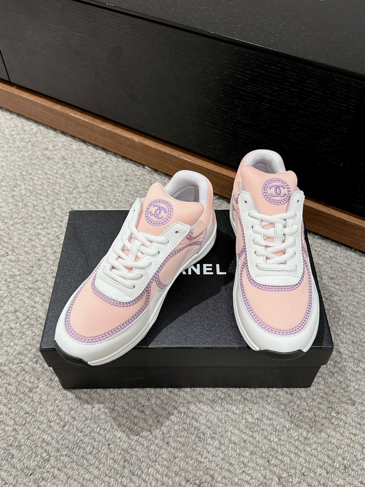 CLASSIC TRAINER IN LIGHT PINK MIX WHITE FABRIC
