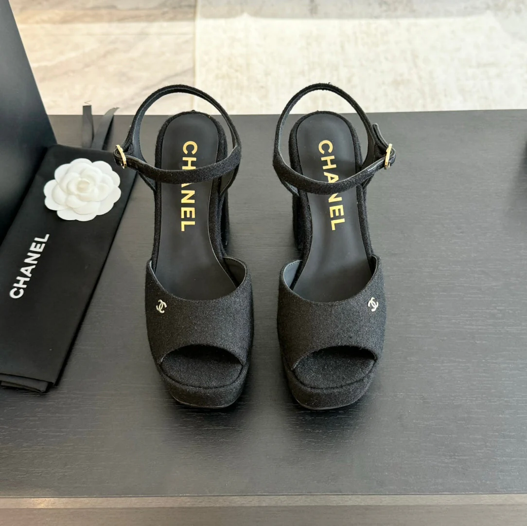 HIGH HEEL PLATFORM SANDALS IN BLACK SUEDE