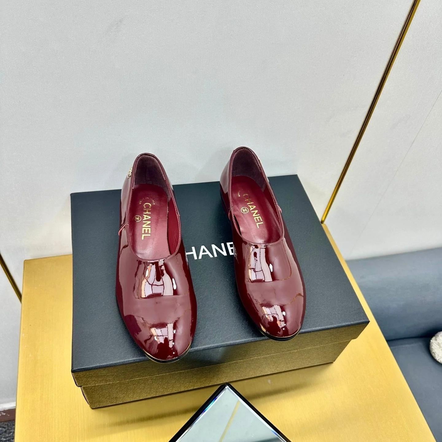CC SIMPLE FLATS 25S IN DARK RED GLOSSY LEATHER