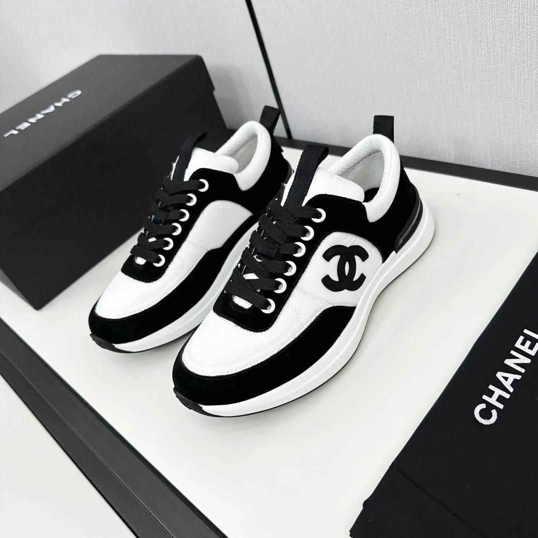 SNEAKER IN BLACK SUEDE AND WHITE CALFSKIN