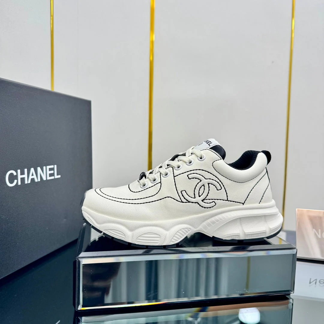 TRAINERS SNEAKER IN WHITE CALFSKIN WITH BLACK EMBROIDERED
