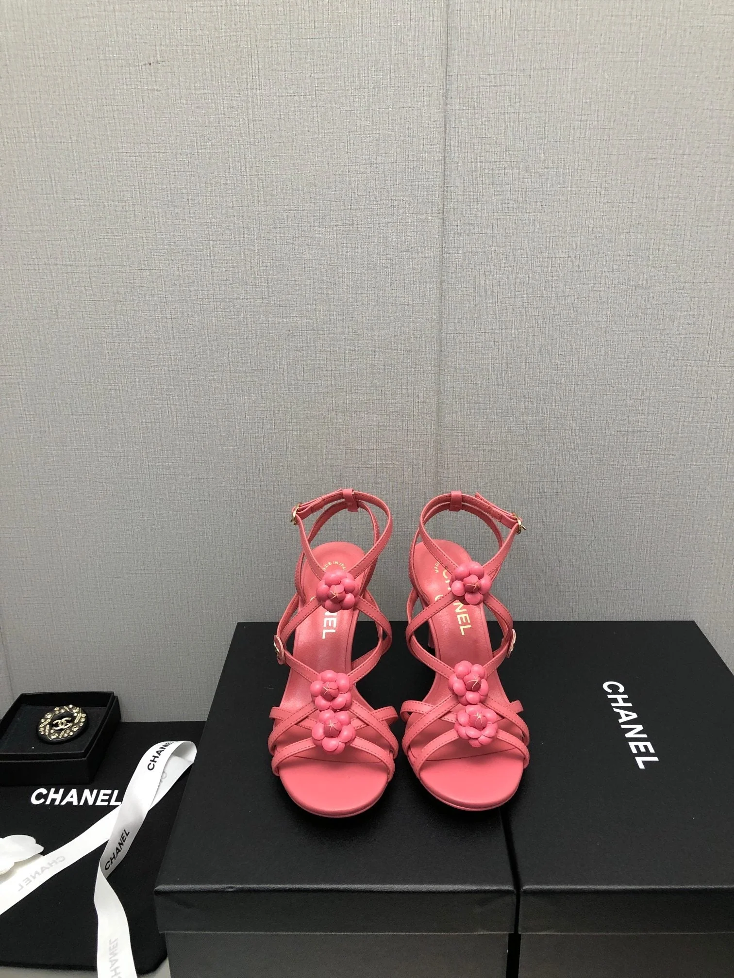 FLORAL HIGH HEEL SANDAL IN DARK PINK LAMBSKIN