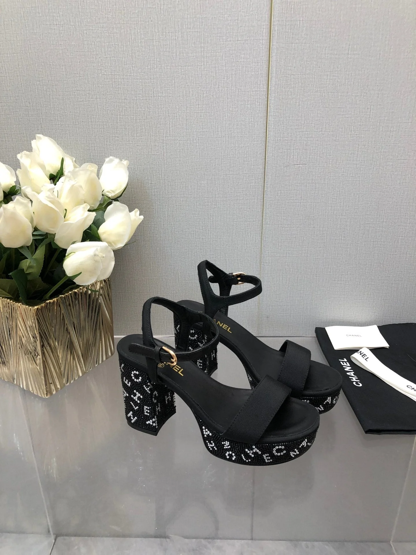 BLOCK HEEL WITH CRYSTAL 9 CM SANDAL IN BLACK FABRIC