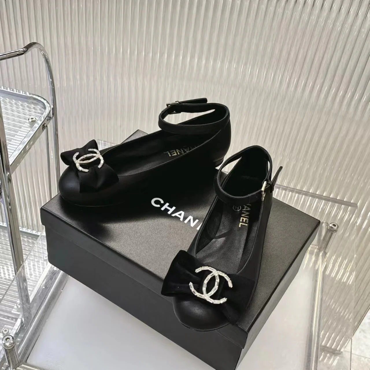 BOW MARY JANE SHOES IN BLACK LAMBSKIN