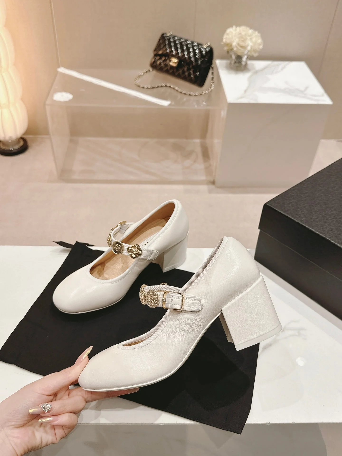 MARY JANE SHOES WHITE LAMBSKIN