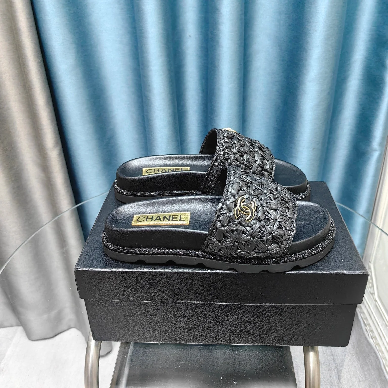 KNIT SLIPPERS IN BLACK WOVEN SATIN AND SHEEPSKIN