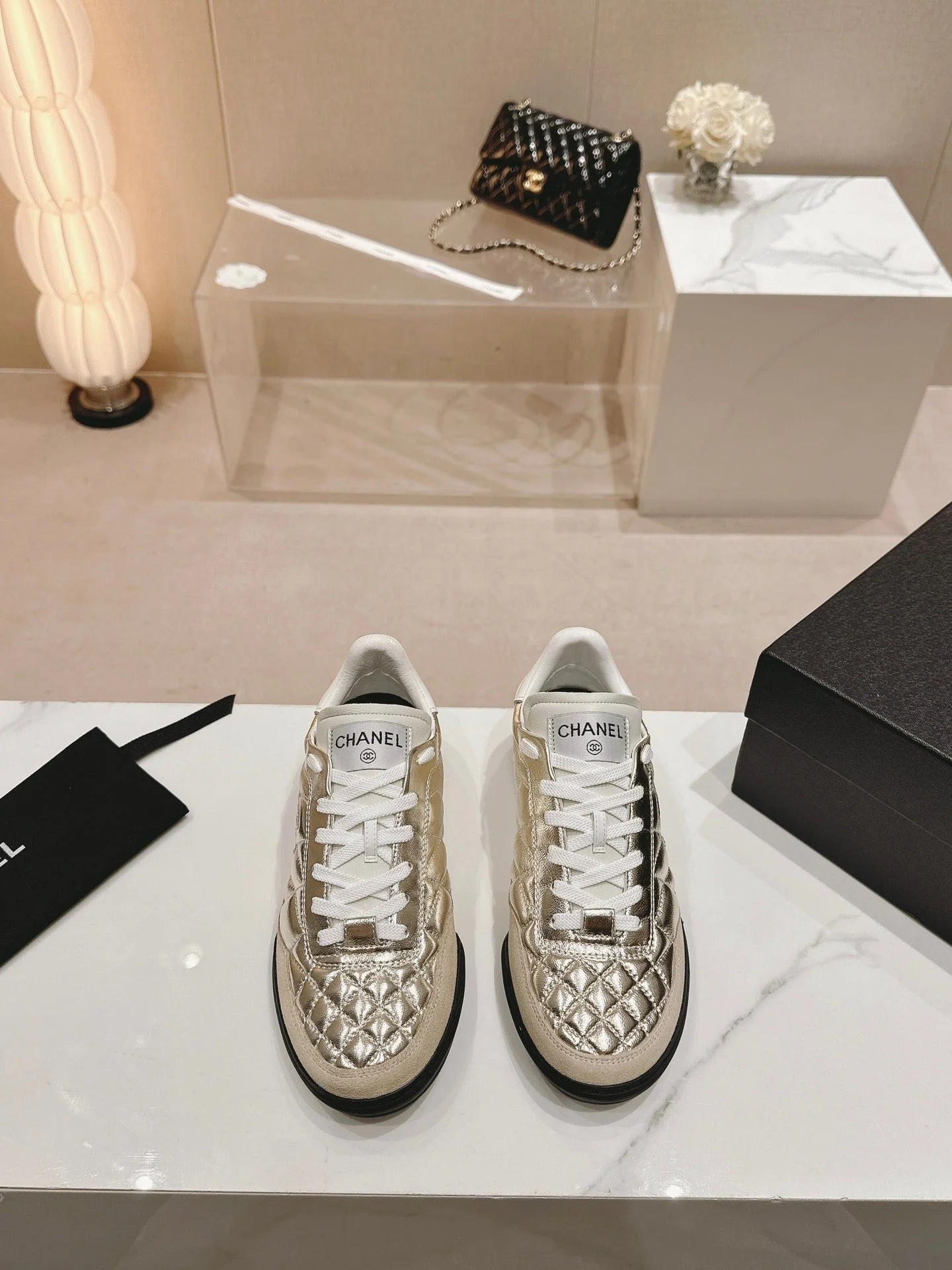 SNEAKERS IN GLOSSY GOLDEN LAMBSKIN