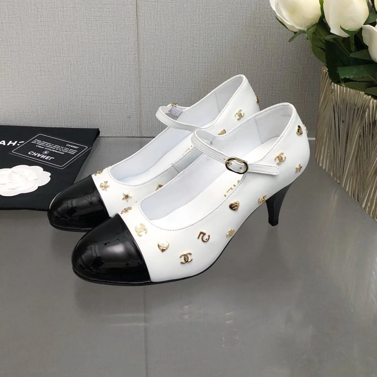 MARY JANE WHITE MIX BLACK LAMBSKIN ATTACH METAL
